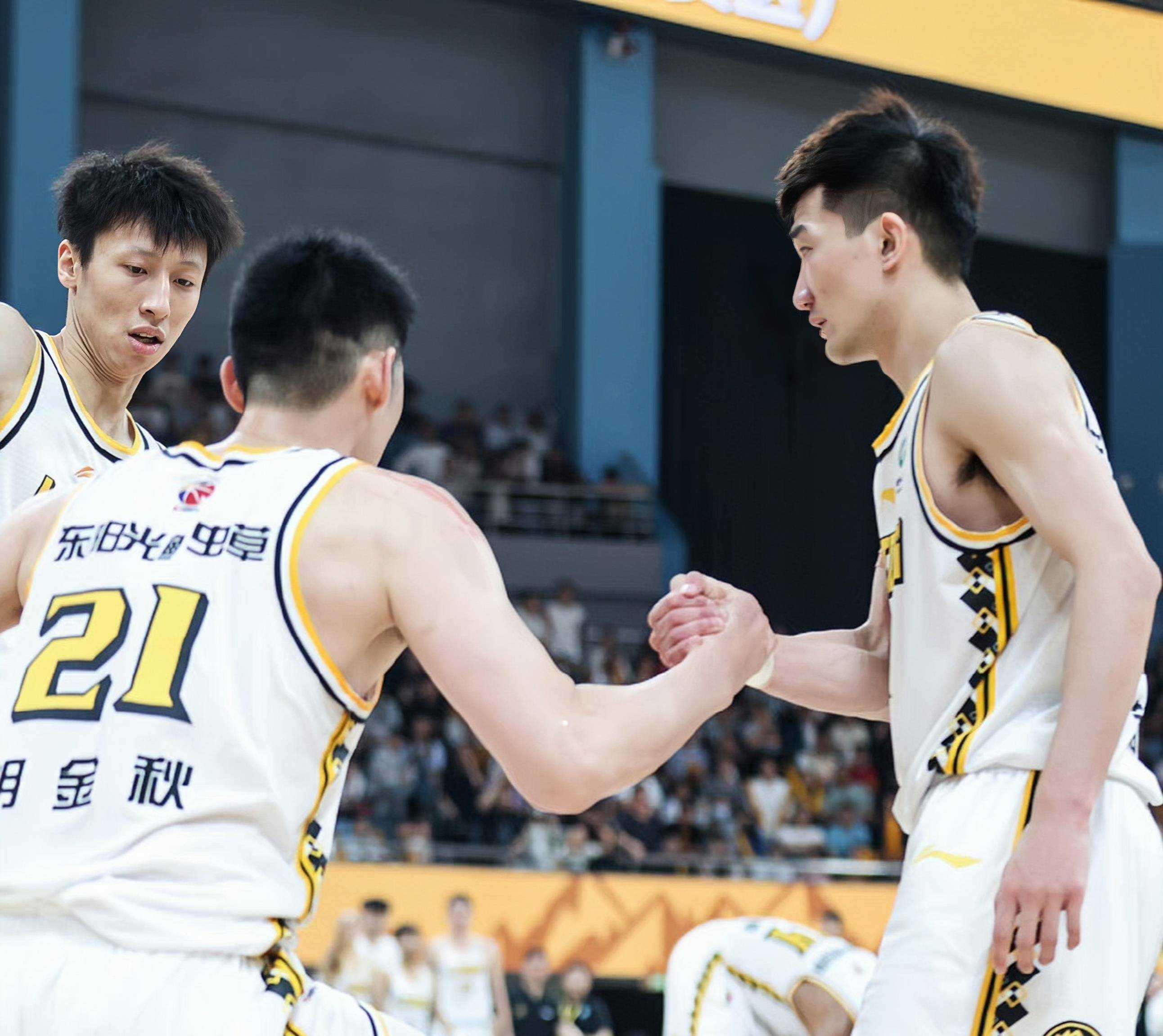 开云官网-窗口期体能课后;斯图加特篮板制胜备战欧篮联;赛场秩序良好;训练强度明显提升的简单介绍