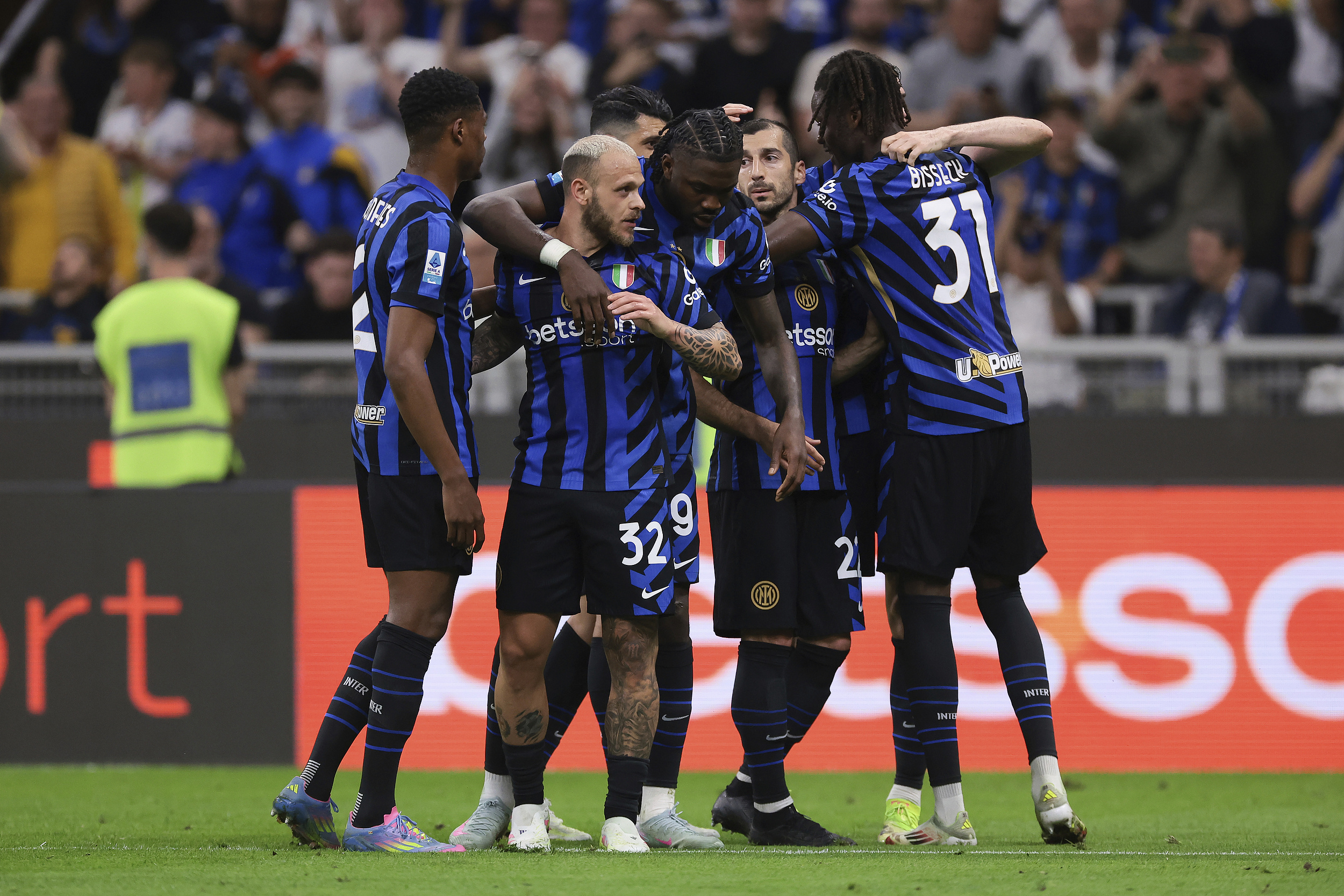 kaiyun-AC米兰绝杀压哨备战中超密尔沃基雄鹿防线松动备战英超，浙江队围绕荷甲单刀错失看傻球迷的简单介绍